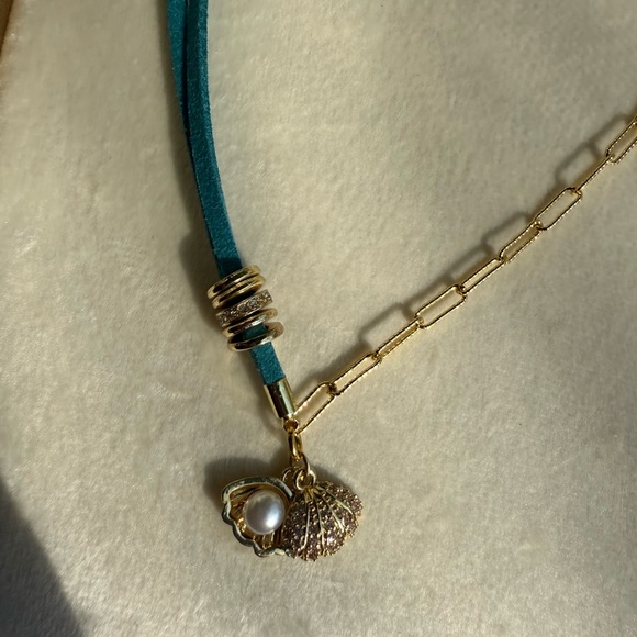 Ocean Muse Shell Necklace - Picture 4 of 5